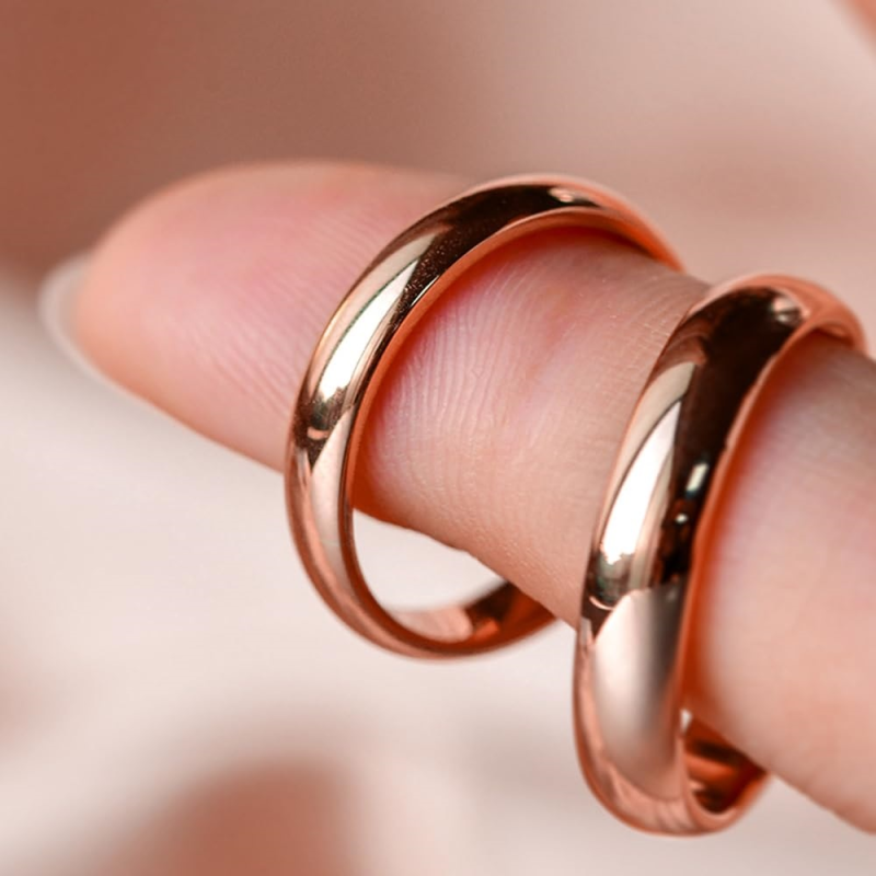 Anillos de pareja personalizados con grabado de piedra natal en oro rosa de 18 quilates con circonitas cúbicas-3