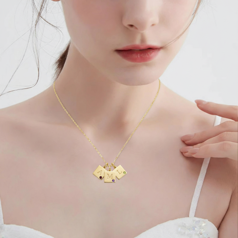 Collar con colgante de oro blanco de 10 quilates con circonita cúbica redonda, piedra de nacimiento personalizada y grabado personalizado.-2