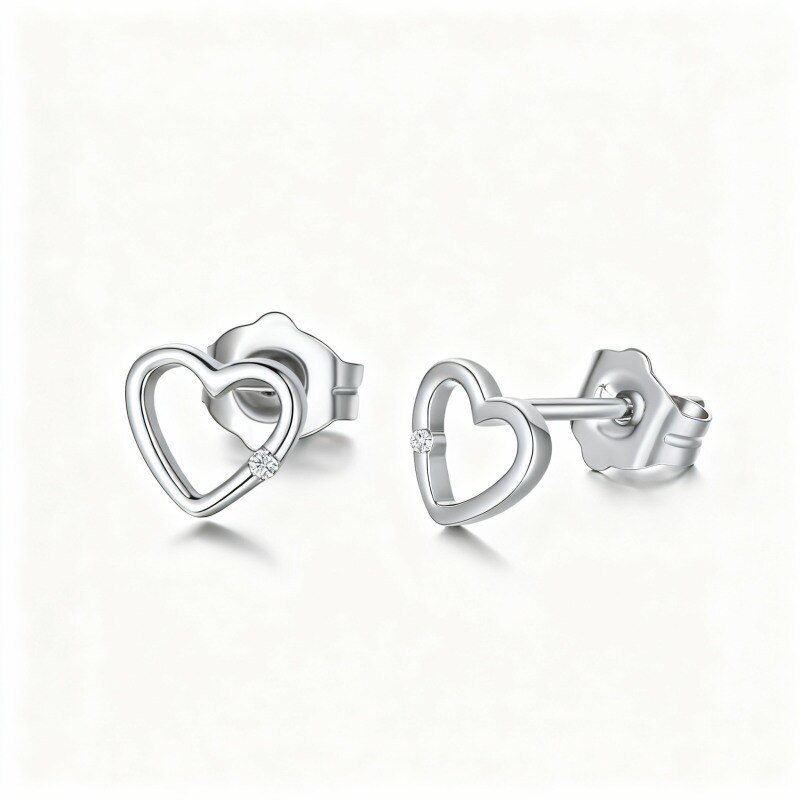 Pendientes de oro blanco de 14 quilates con forma de corazón y diamantes de talla redonda-1