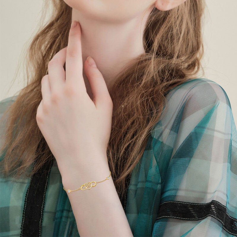 Pulsera de plata de ley con baño de oro amarillo, circonitas cúbicas de talla redonda y talla corazón con dije de corazón y símbolo de infinito.-2