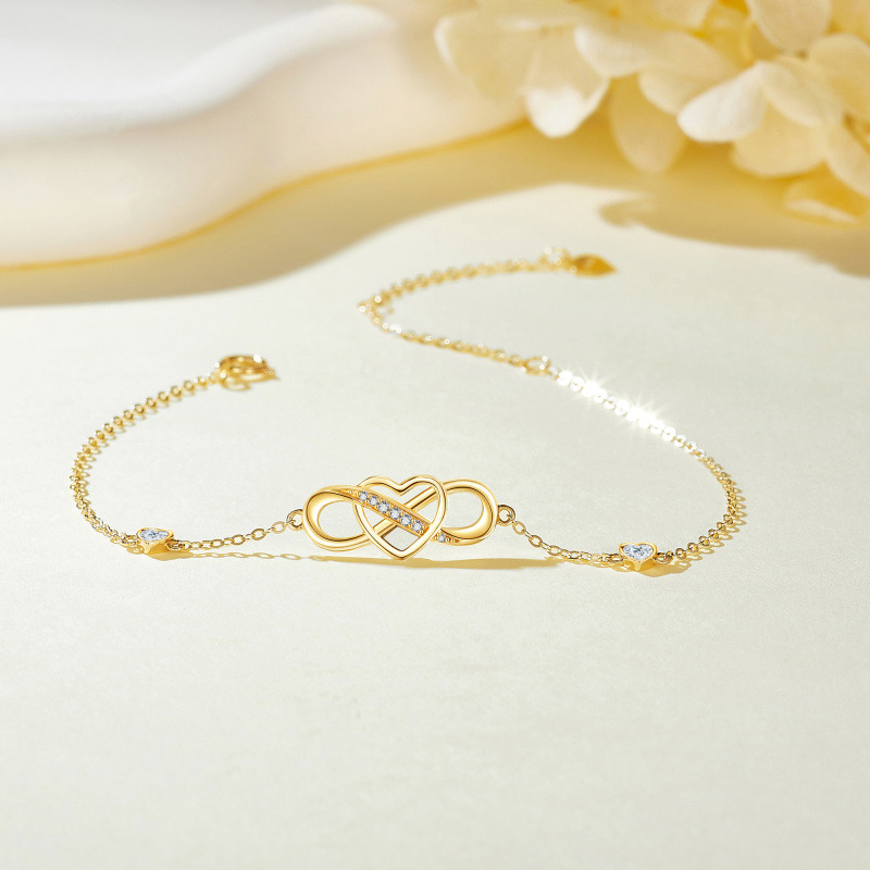 Pulsera de plata de ley con baño de oro amarillo, circonitas cúbicas de talla redonda y talla corazón con dije de corazón y símbolo de infinito.-3