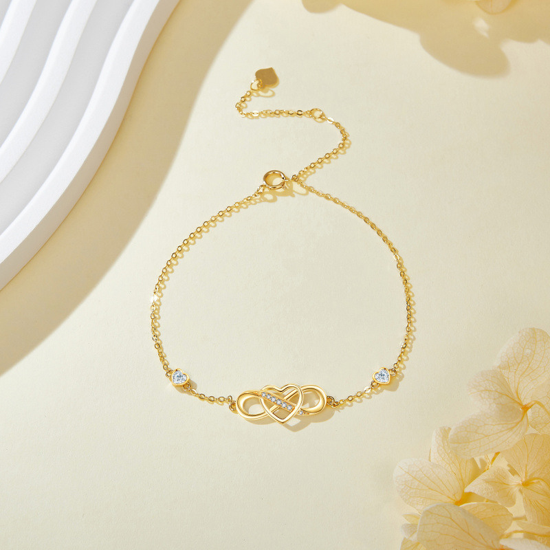 Pulsera de plata de ley con baño de oro amarillo, circonitas cúbicas de talla redonda y talla corazón con dije de corazón y símbolo de infinito.-4