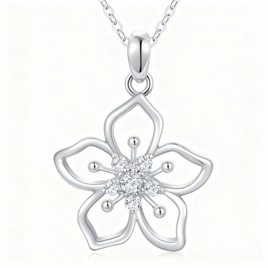 Collar con colgante de flor de cerezo de moissanita de corte redondo en oro blanco de 10 quilates
