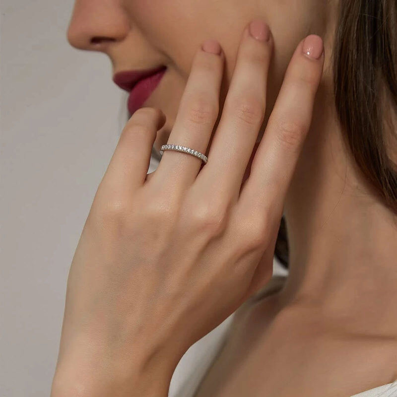 Alliance en or blanc 18 carats avec moissanite ronde-2