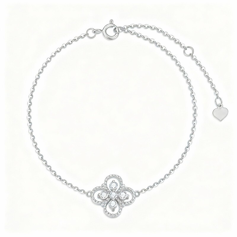 Bracelet à breloques en or blanc 14 carats avec moissanite taille ronde et trèfle à quatre feuilles-1