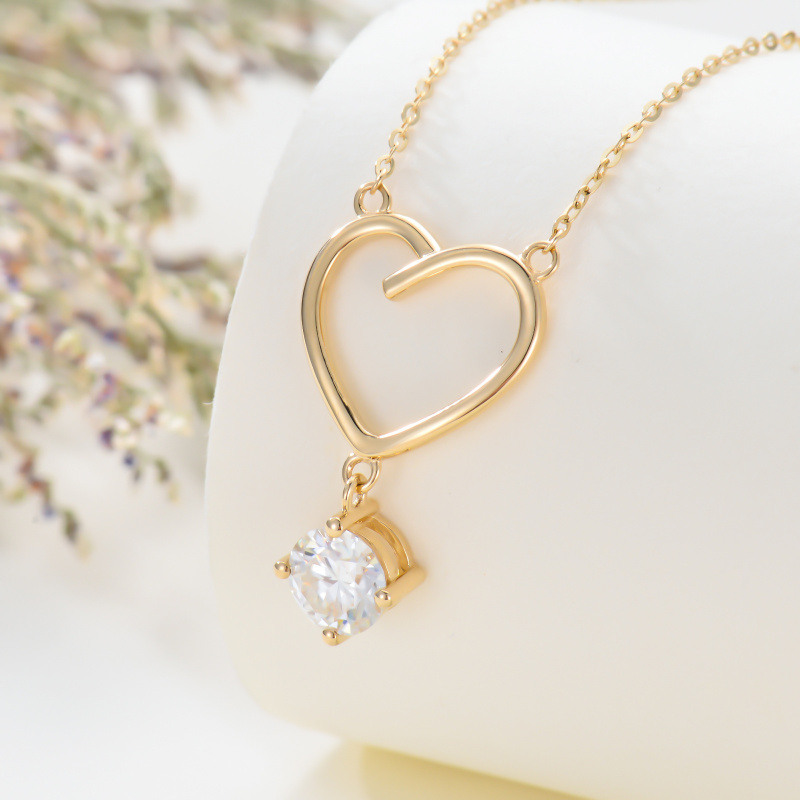 Collar con colgante de corazón de moissanita en forma circular de oro de 18 quilates-4