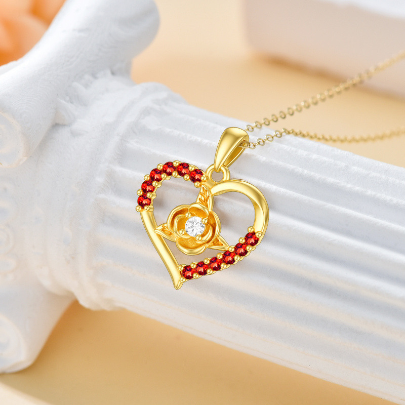 Halskette aus 10-karätigem Gold mit kreisförmigem Moissanit-Anhänger in Rosen- und Herzform-3