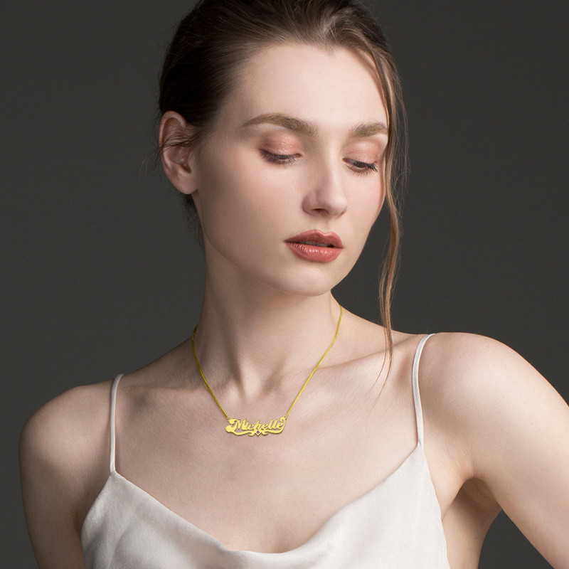 Collar con colgante circular personalizado con nombre clásico en oro de 14 quilates-2