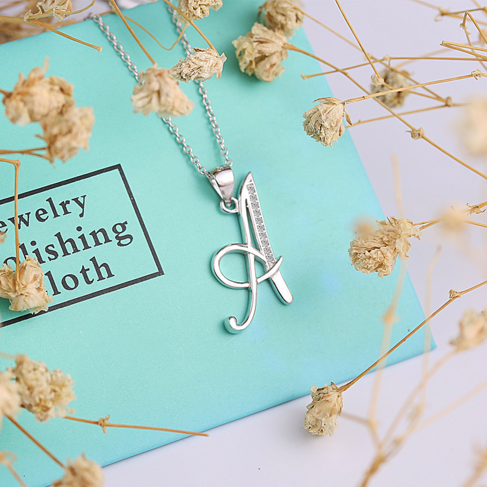 Colar com pingente de letra inicial personalizada de zircônia cúbica de prata esterlina com letra inicial A-4