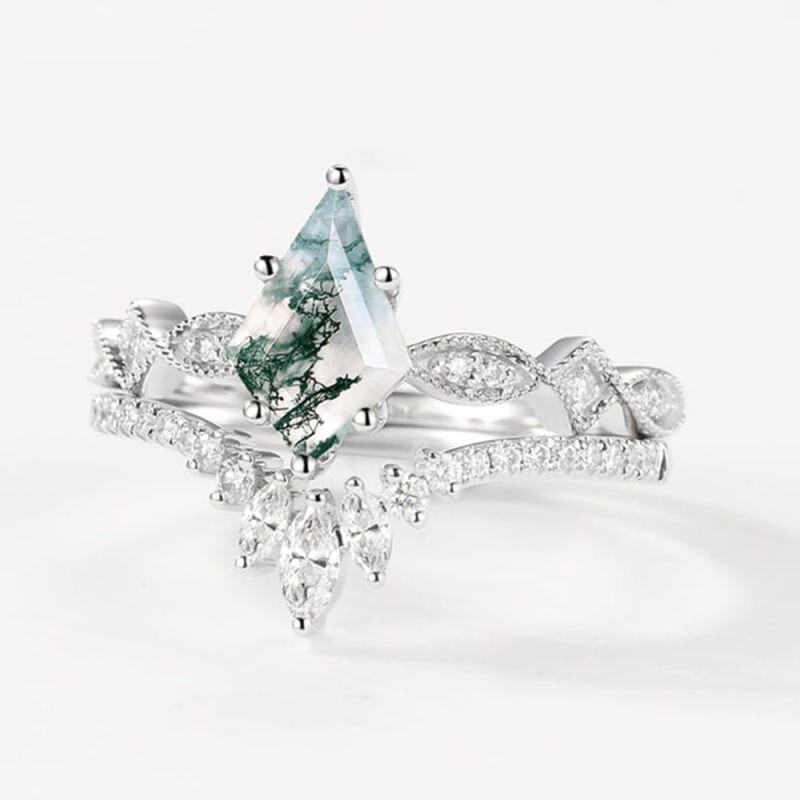 Anel de noivado em prata de lei com coroa de ágata musgosa lapidada em forma de pipa de 1 quilate e moissanita.-3