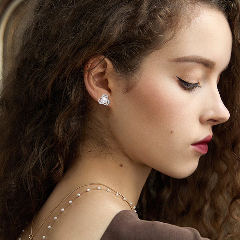 Brincos de pino de prata esterlina redondos de zircônia cúbica com pérolas e nó cruzado-2