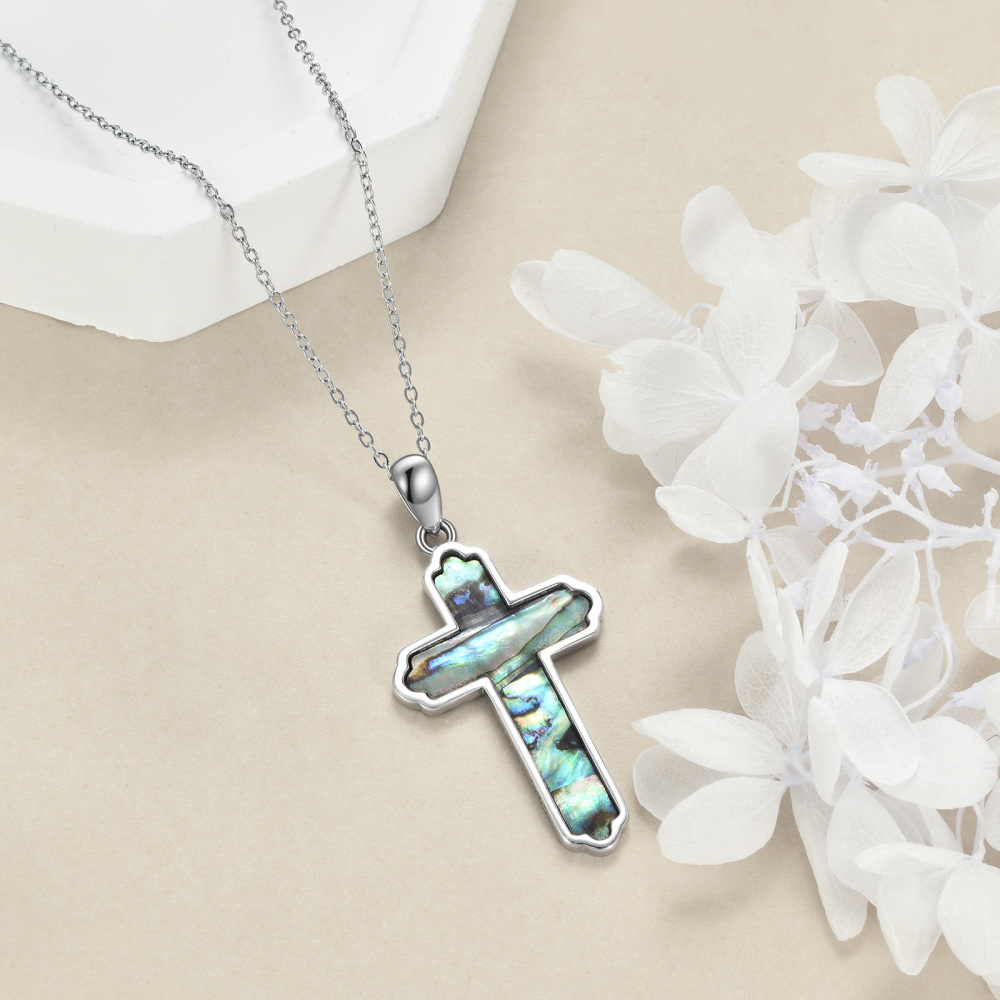 Colar de prata esterlina com pingente em forma de cruz de molusco e concha com palavra gra-4