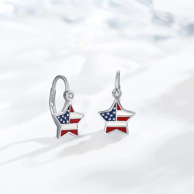 Boucles d'oreilles dormeuses en argent sterling avec drapeau américain et étoile patriotique avec oxyde de zirconium-4