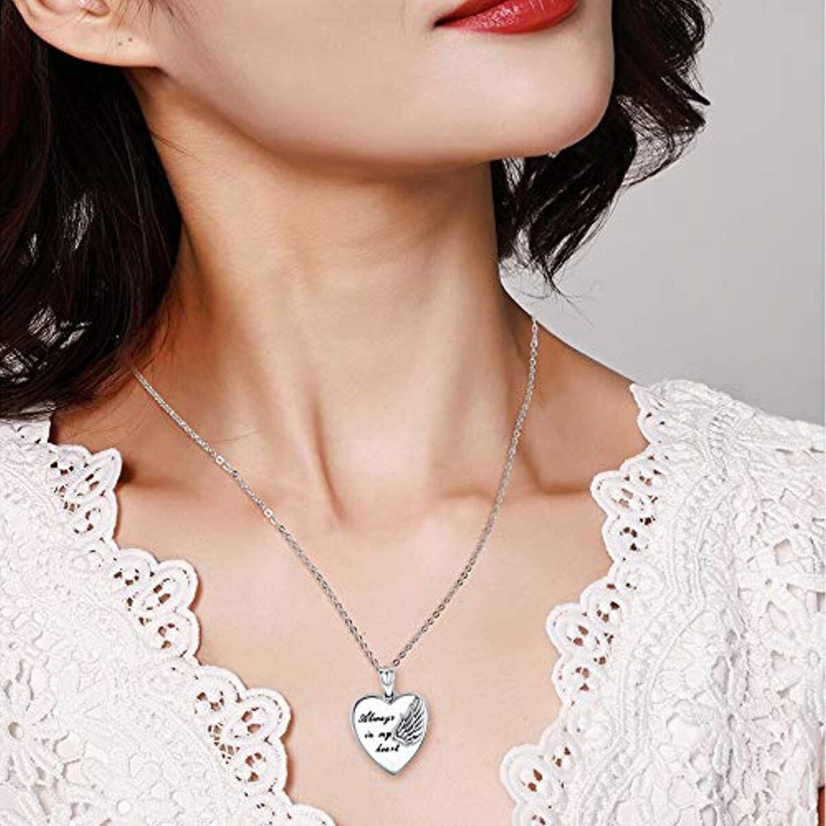 Collar con medallón fotográfico personalizado con forma de corazón y alas de ángel en plata de ley para mujer-2