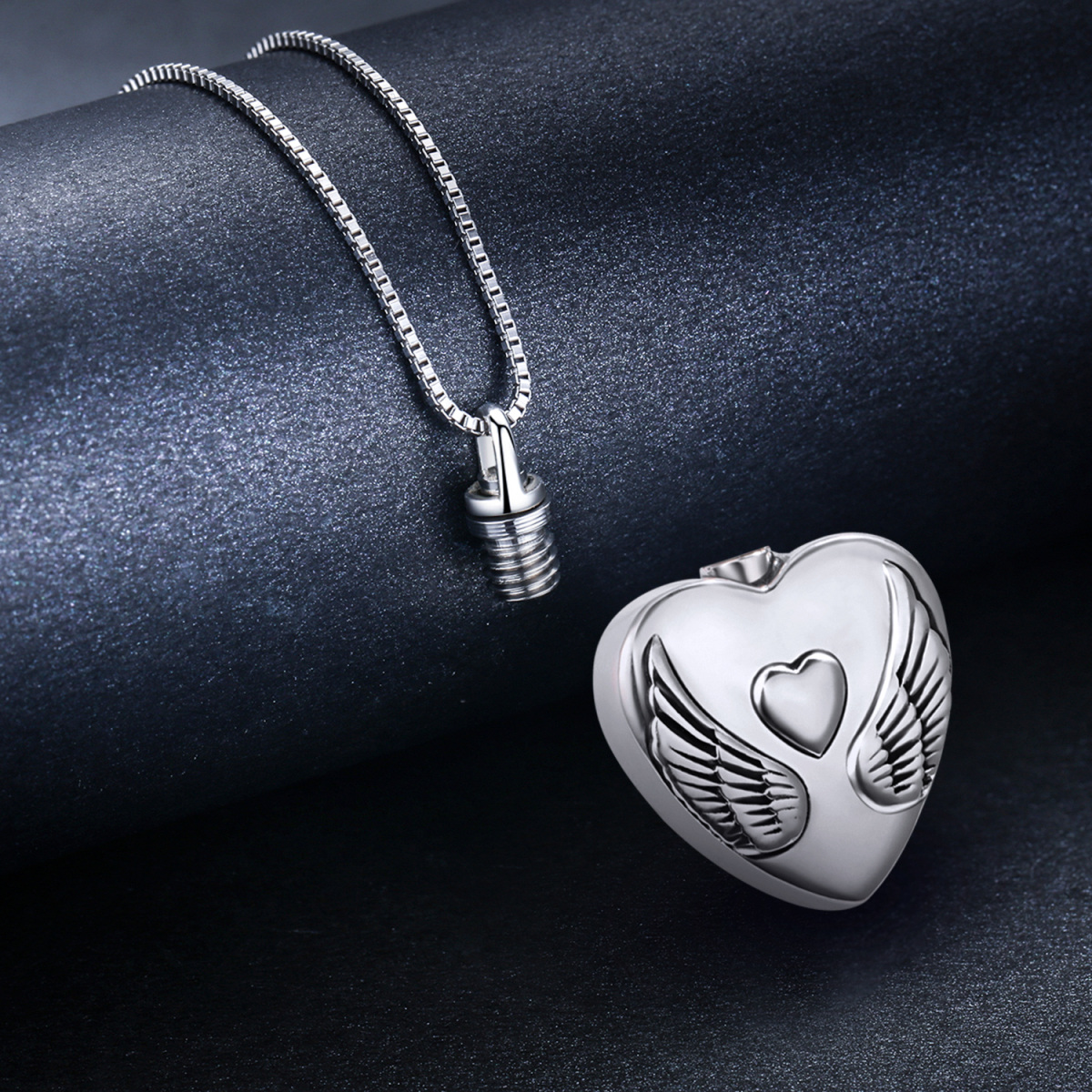 Collana d'argento con ala d'angelo e cuore per le ceneri con parola incisa-5