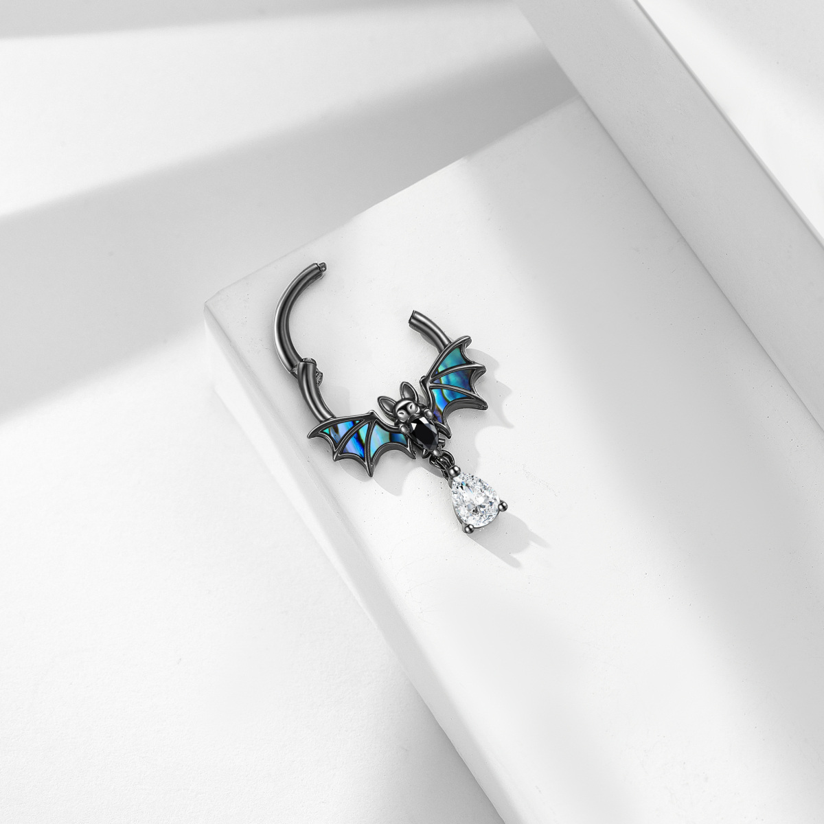 Anillo nasal de murciélago con abulón y concha de mar en plata de ley bañado en negro-4