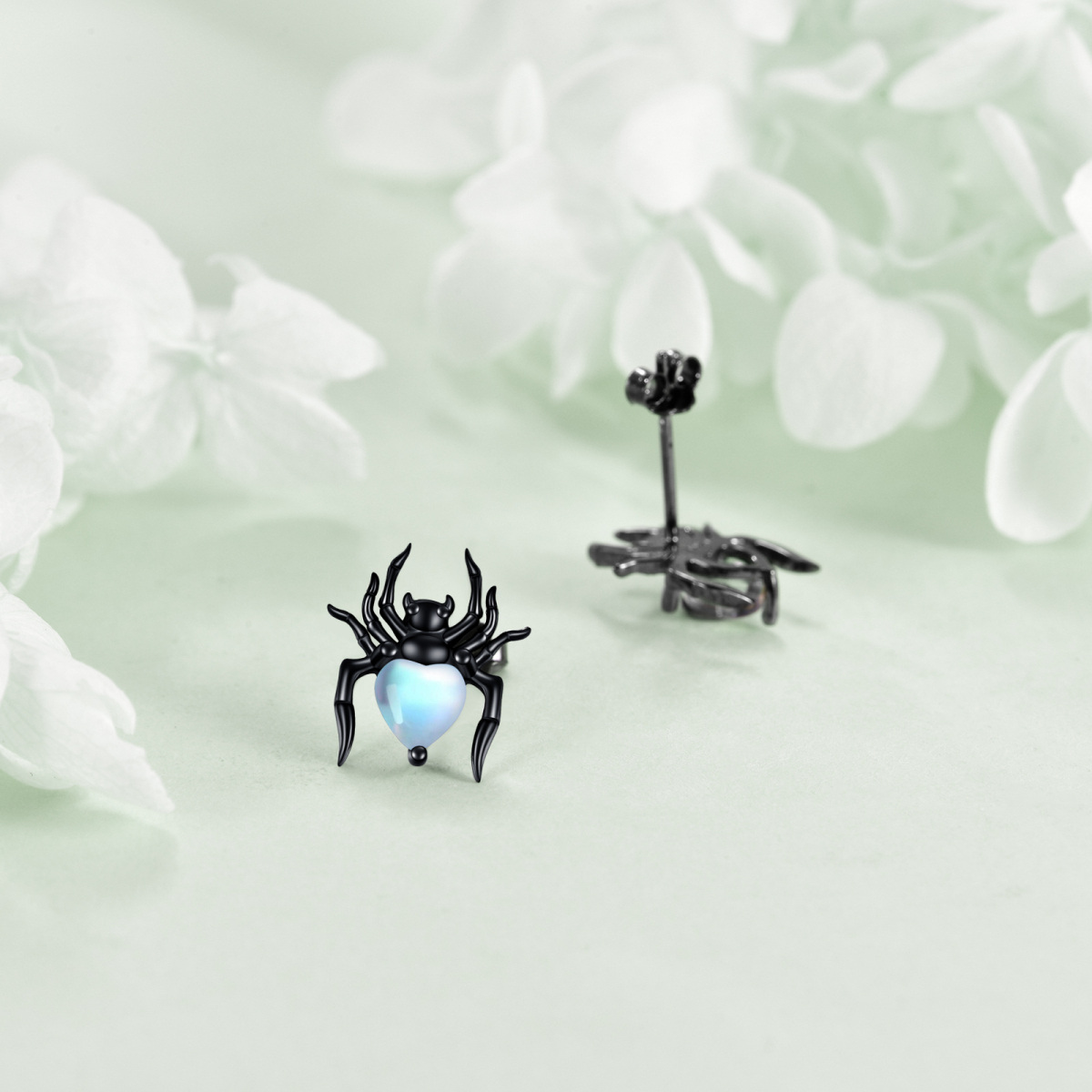 Pendientes de plata de ley con forma de araña y piedra lunar en forma de corazón bañados en color negro-3