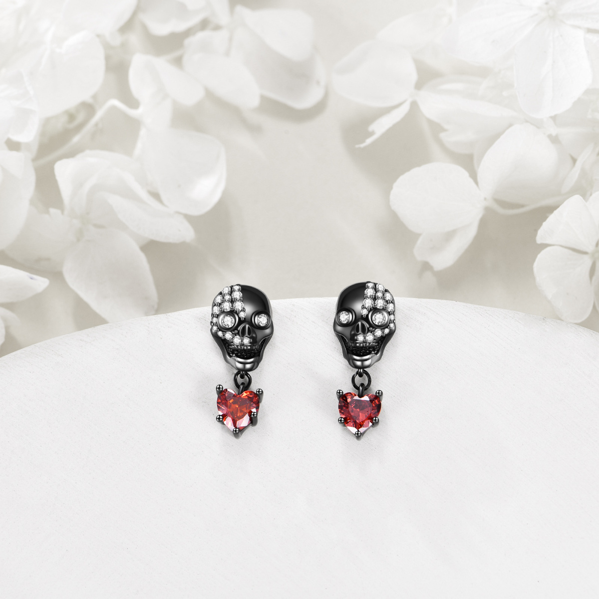 Pendientes colgantes de calavera con circonita cúbica bañada en color negro y plata de ley-3