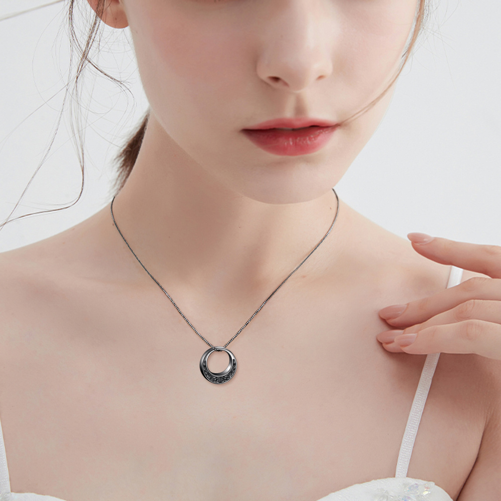 Collana con nodo celtico in argento sterling e rodio nero per le ceneri-2