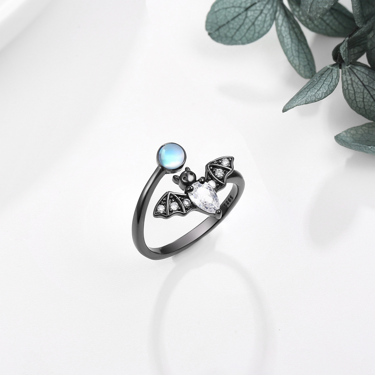 Anello aperto in argento sterling con rodio nero a forma di pipistrello di pietra lunare circolare-4