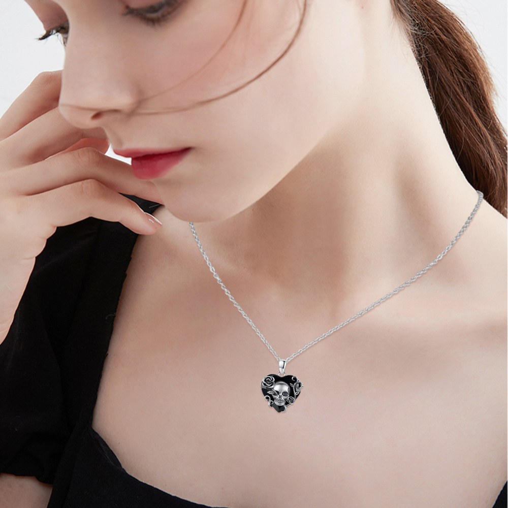 Collier en argent sterling et rhodium noir avec pendentif rose en forme de coeur et crâne-4