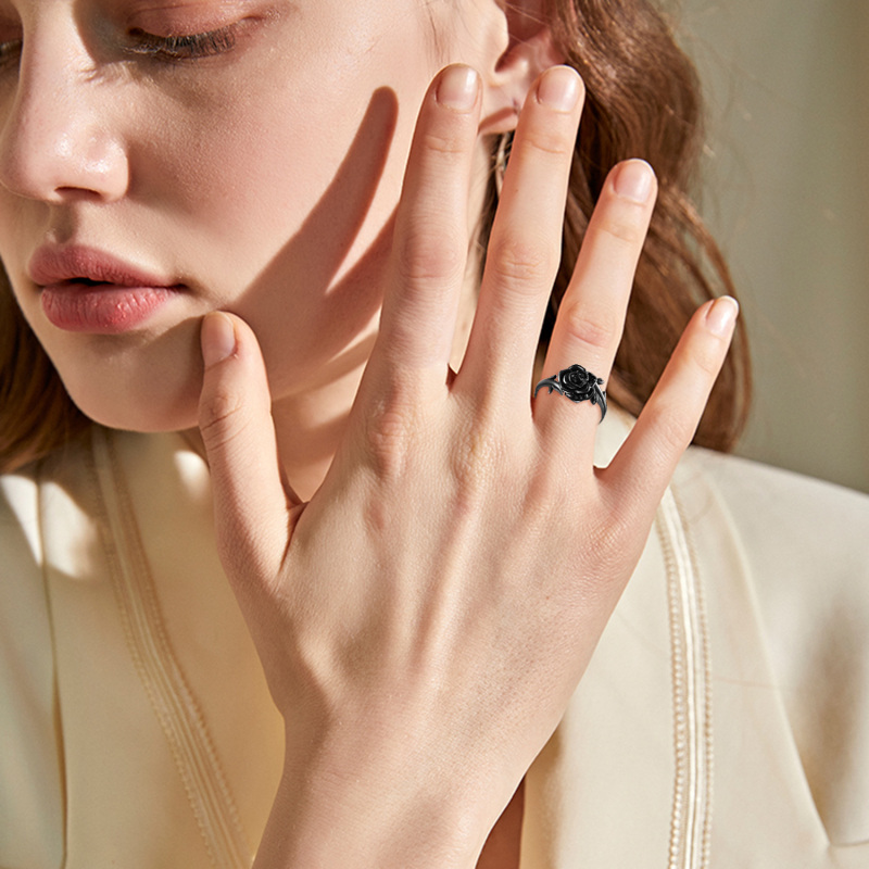 Srebrny pierścionek z cyrkonią sześcienną w kolorze czarnego rodu w kształcie róży-2