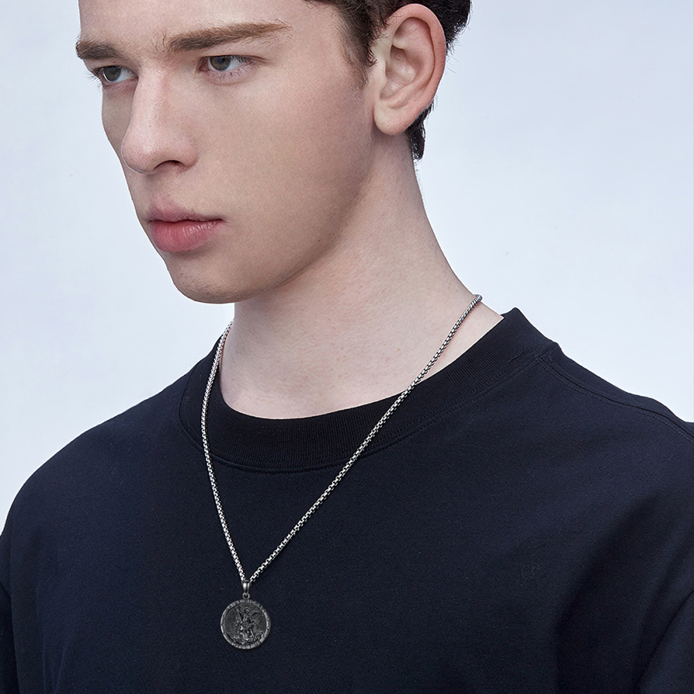 Collana con ciondolo di San Michele in argento sterling e rodio nero con parola incisa per-2