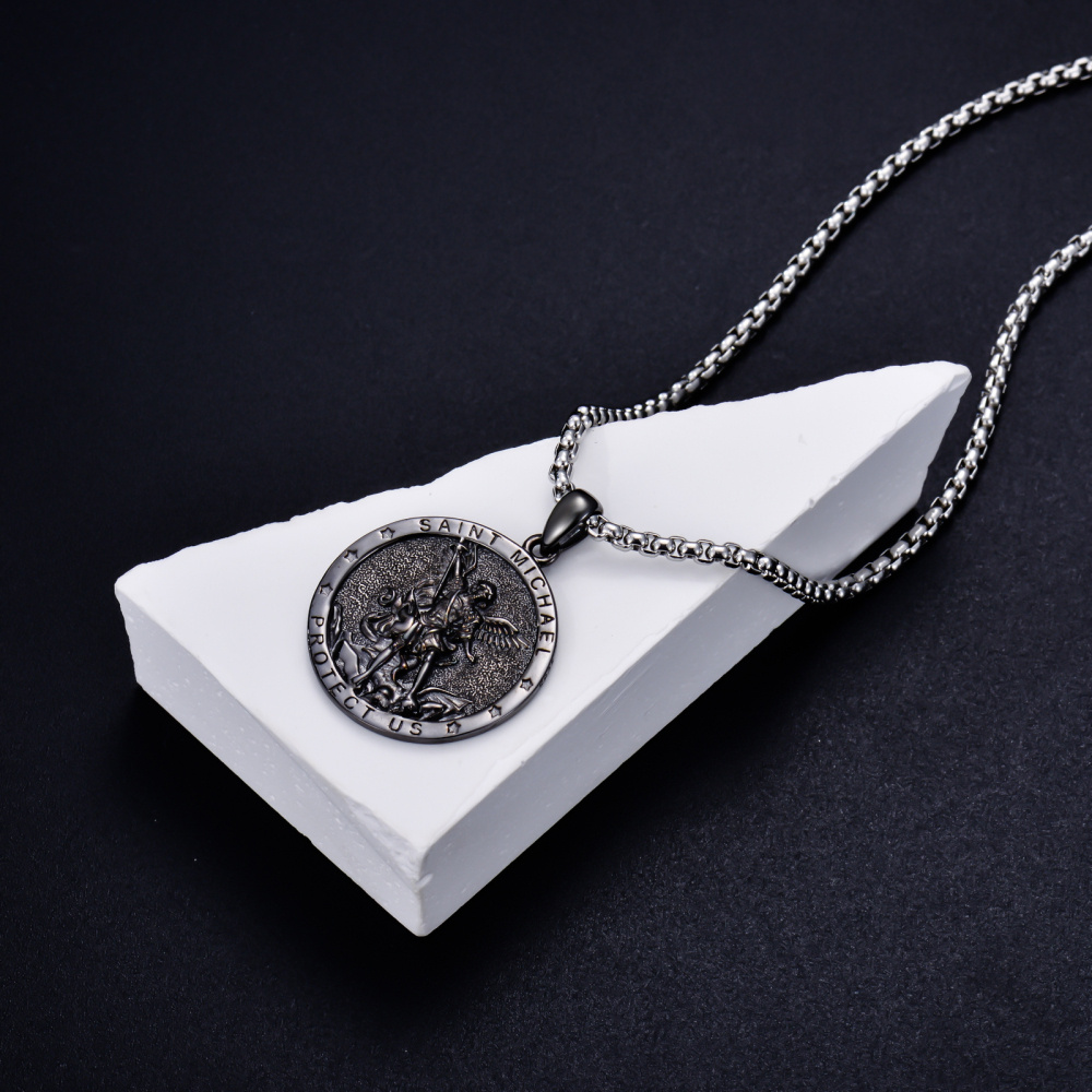 Collana con ciondolo di San Michele in argento sterling e rodio nero con parola incisa per-5