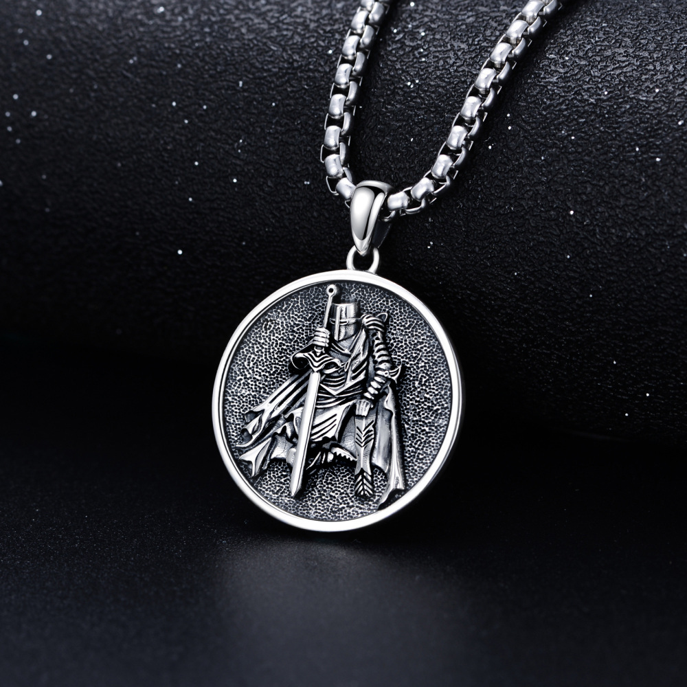 Collier en argent sterling et rhodium noir avec pendentif en forme de pièce de monnaie des-4