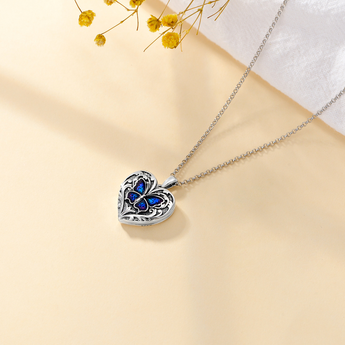 Collar con medallón de foto personalizado con forma de corazón de mariposa azul de plata de ley para mujer-4