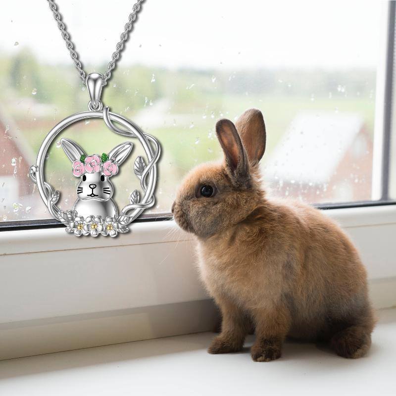 قلادة من الفضة الإسترلينية بلونين على شكل أرنب وأوراق وأزهار برية-6