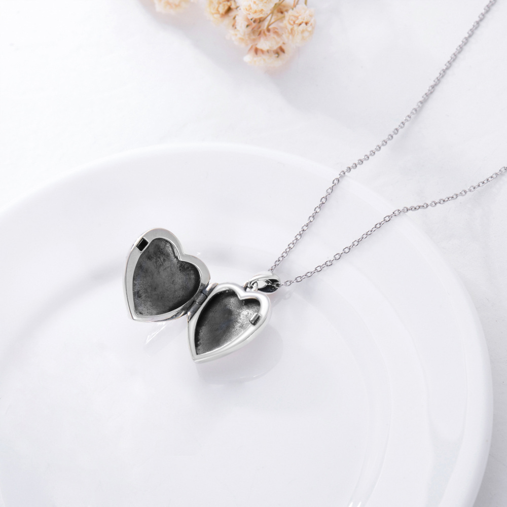 Collana con medaglione personalizzato con cuore a farfalla in argento sterling-5