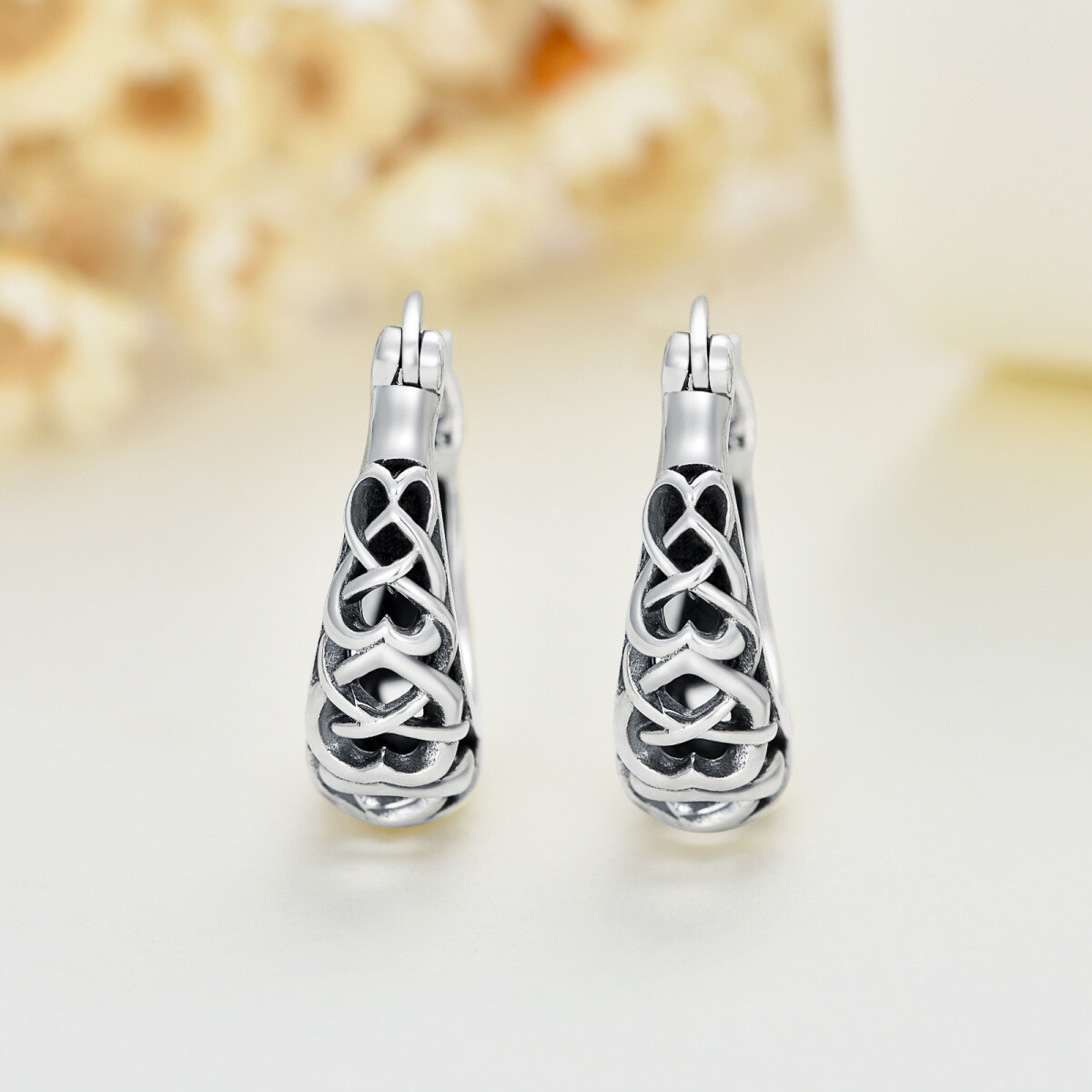 Orecchini a cerchio con nodo celtico in argento sterling-3