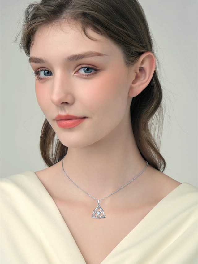 Collana con ciondolo a forma di triangolo con nodo celtico in zirconia cubica circolare in argento sterling-2