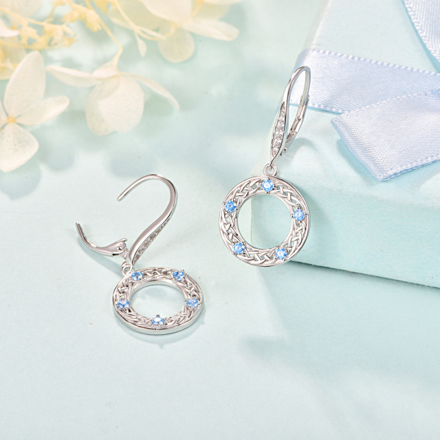 Boucles d'oreilles en argent sterling avec nœud celtique et cercle de zircons cubiques de-4