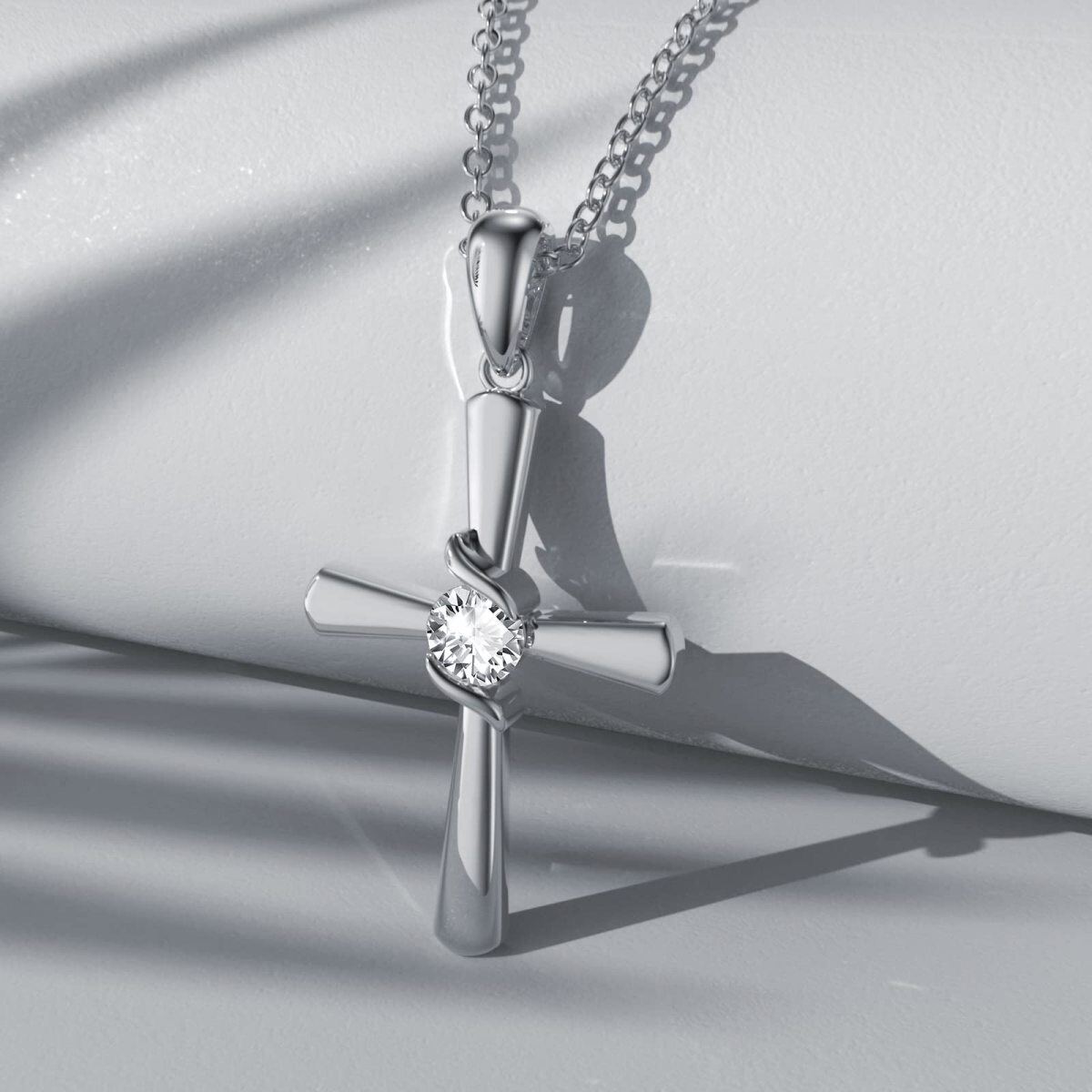 Collana con ciondolo a croce in argento sterling a forma di cerchio con zirconi cubici-3