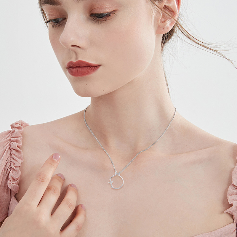 Colar com pingente de cruz de zircônia cúbica em formato circular de prata esterlina-3