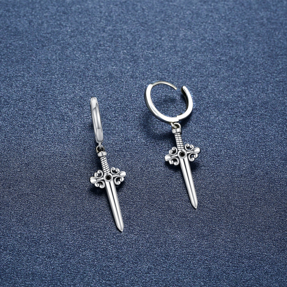 Pendientes colgantes con espada cruzada y circonita cúbica en forma circular de plata de ley-4
