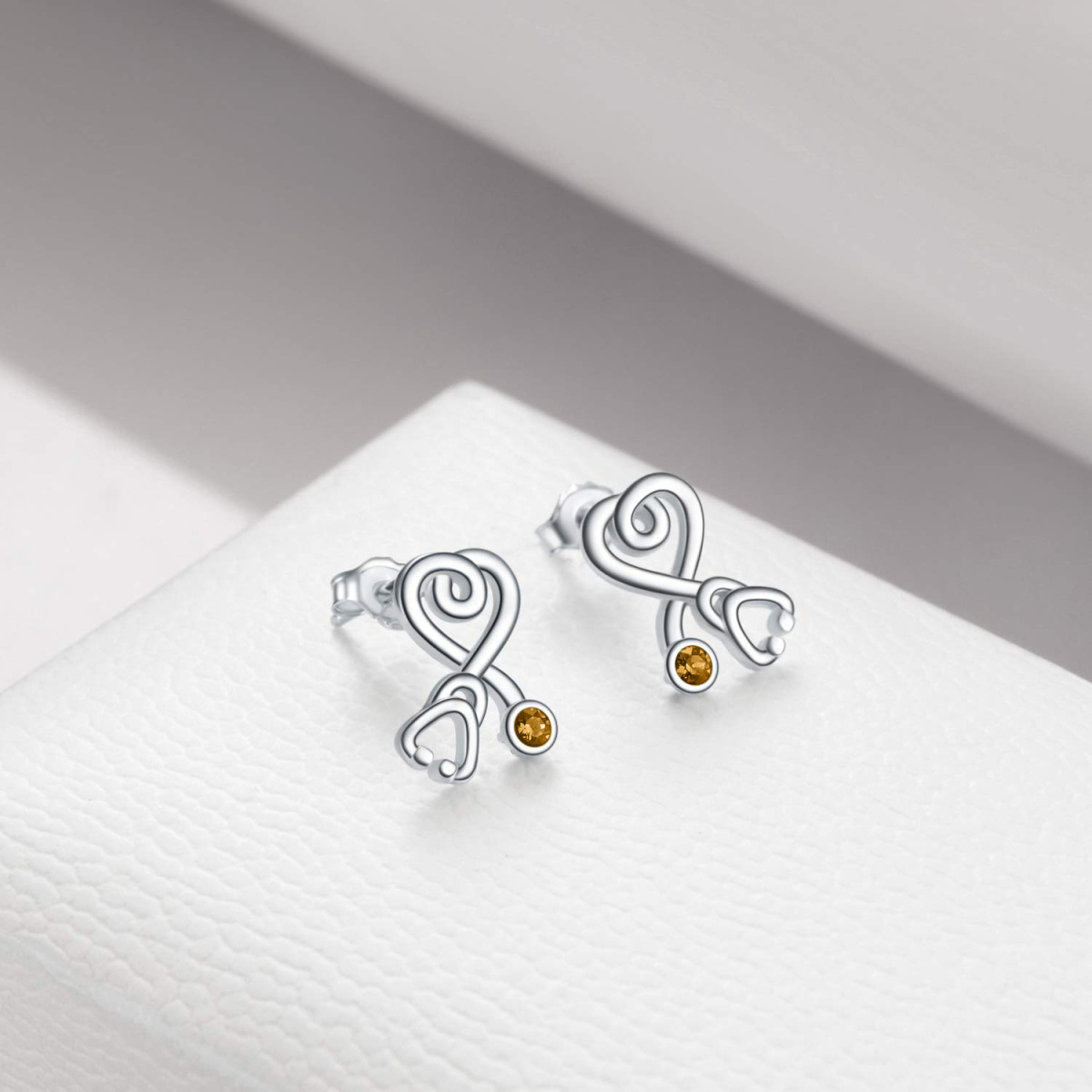 Orecchini a perno in argento sterling a forma di cerchio con stetoscopio di cristallo-3