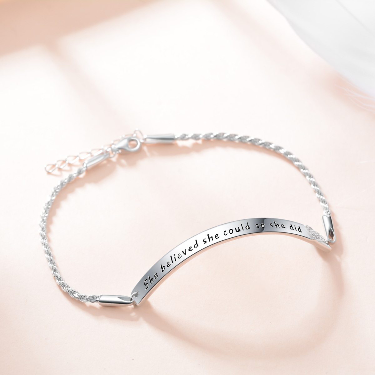 Bracelet d'identification en argent sterling avec mot gravé en forme de coeur en zircon cu-4