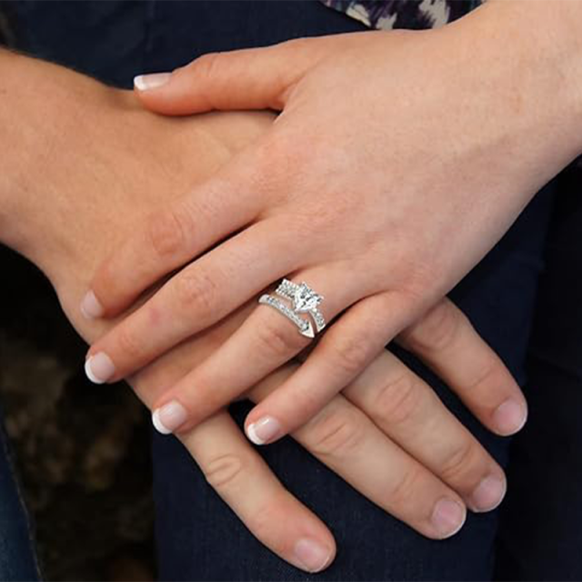 Bague de fiançailles en argent sterling avec gravure personnalisée en forme de cœur et moissanite pour femme-3