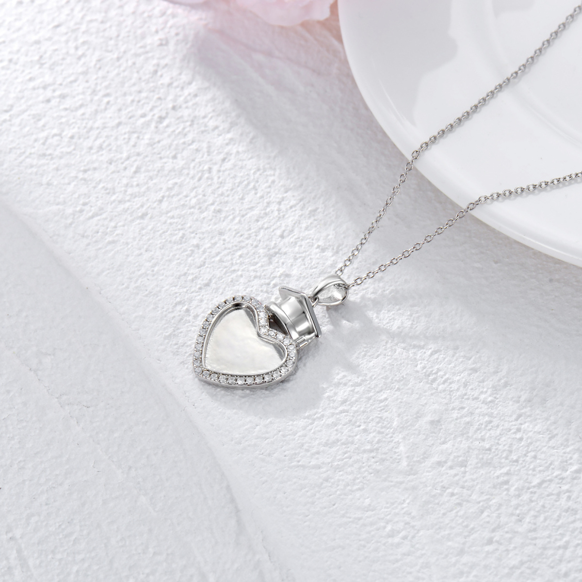 Collana con ciondolo a forma di cuore in argento sterling a forma di cerchio con zirconi cubici-4