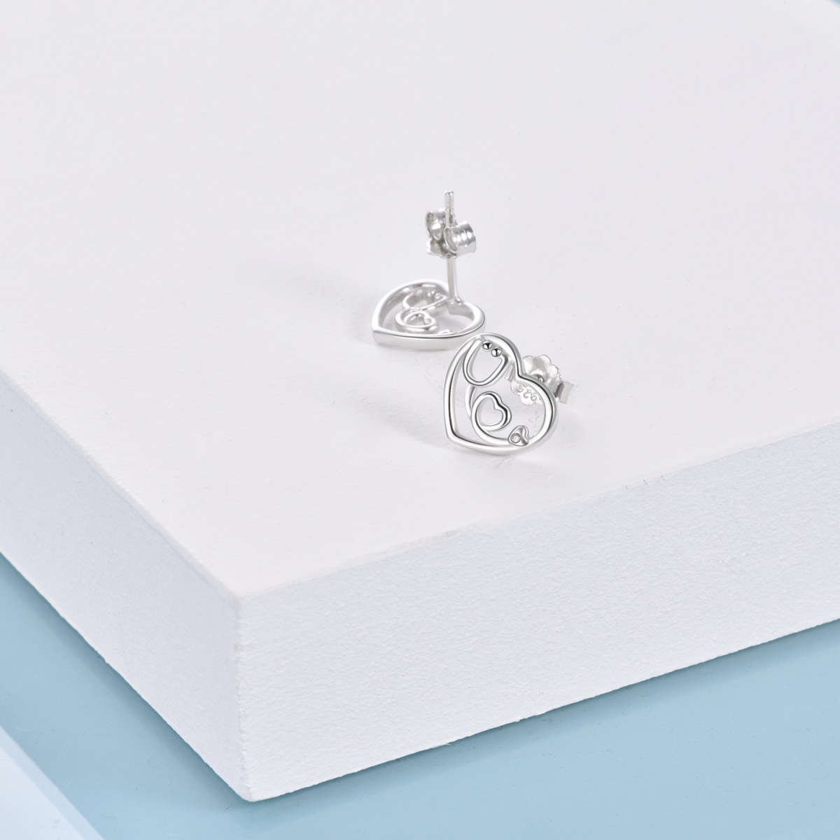 Orecchini a bottone con stetoscopio a cuore a forma circolare con zirconi in argento sterling-4