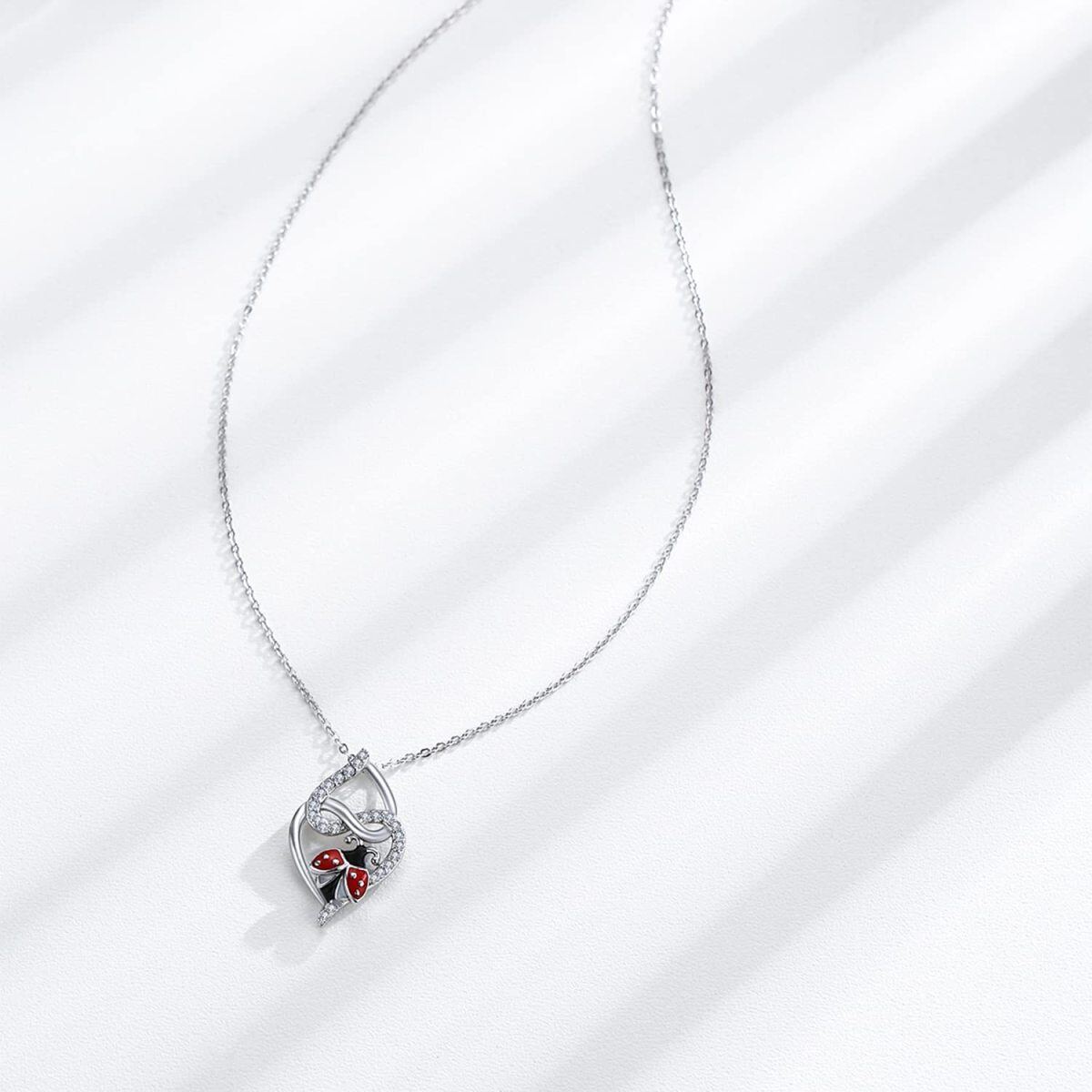 Collar con colgante de corazón de mariquita y circonita cúbica de plata de ley para mujer-5