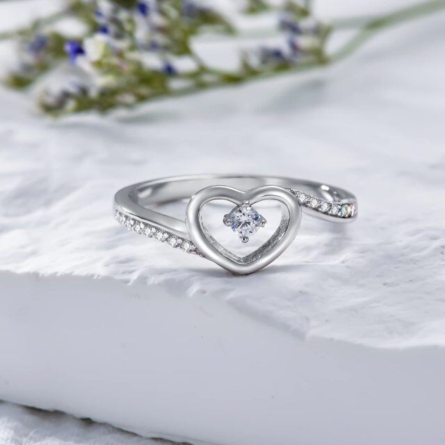 Anillo de compromiso de plata de ley con forma circular y corazón de moissanita-3