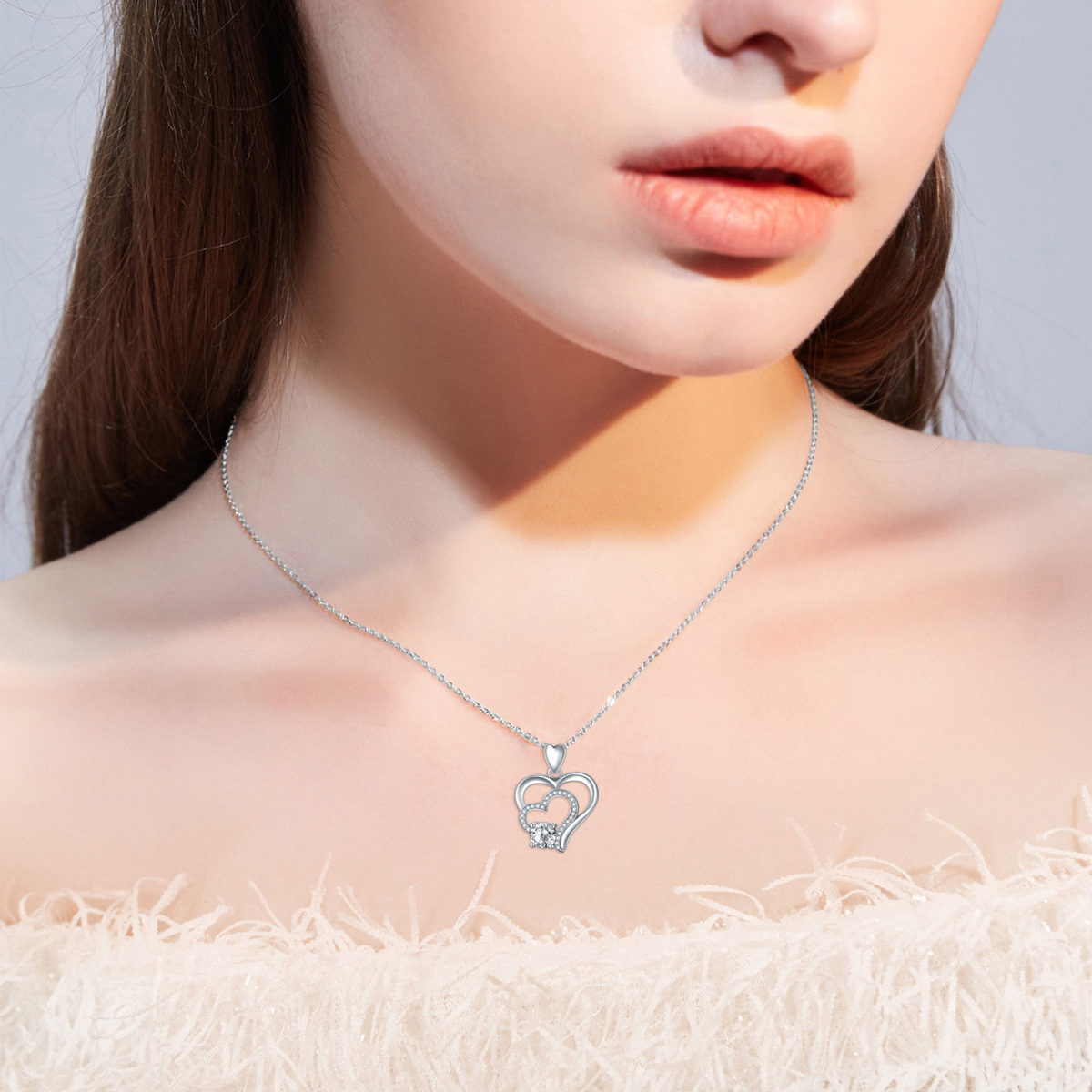 Collana con pendente a cuore in moissanite a forma circolare in argento sterling-2