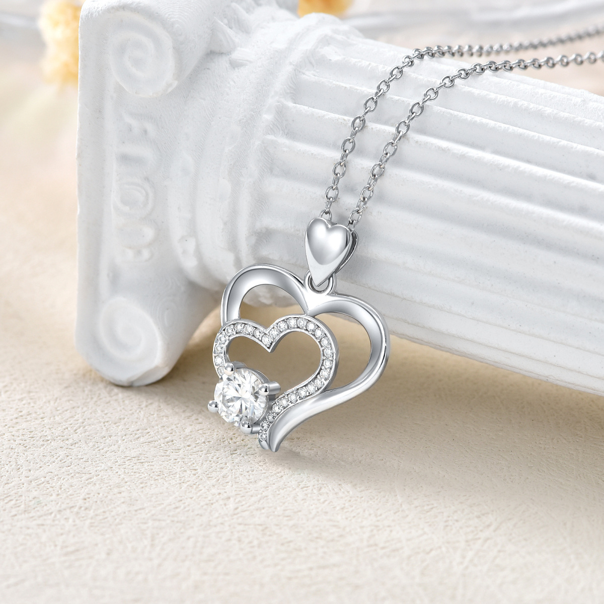 Collana con pendente a cuore in moissanite a forma circolare in argento sterling-3