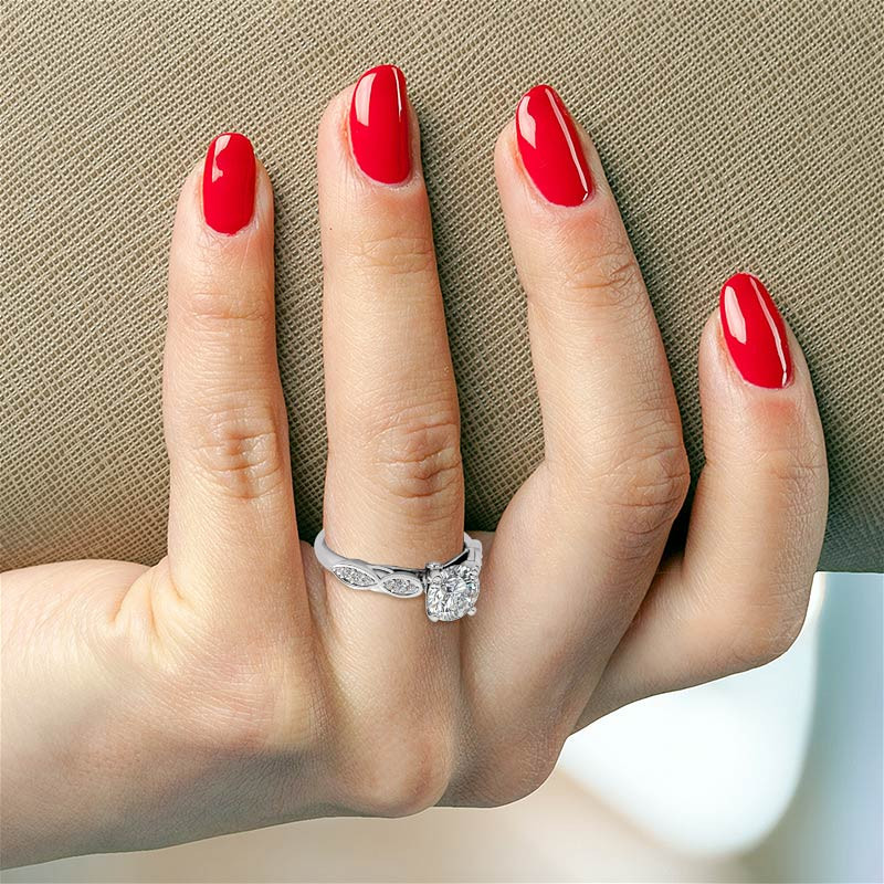 Anel de noivado de prata esterlina com gravação personalizada de Moissanite em forma circu-6