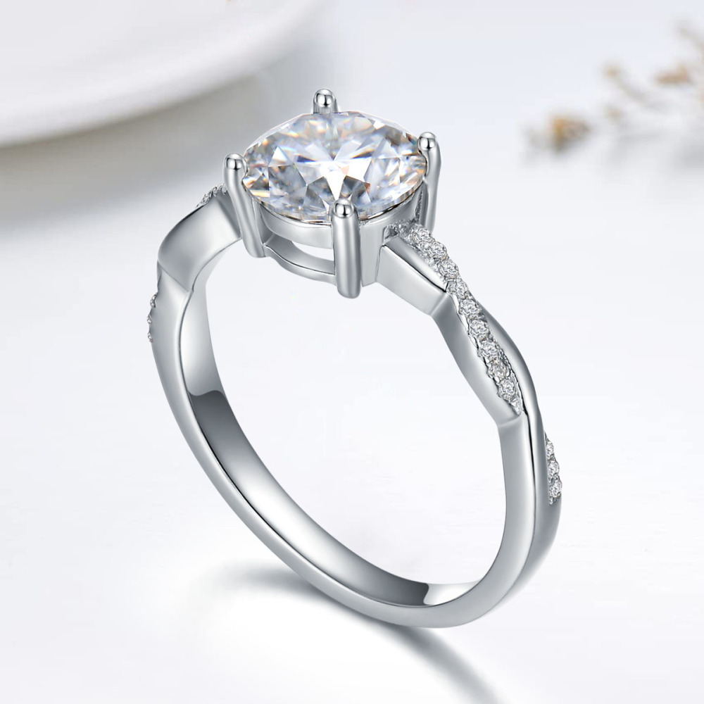 Anel de noivado de prata esterlina em forma circular Moissanite com gravação personalizada-4