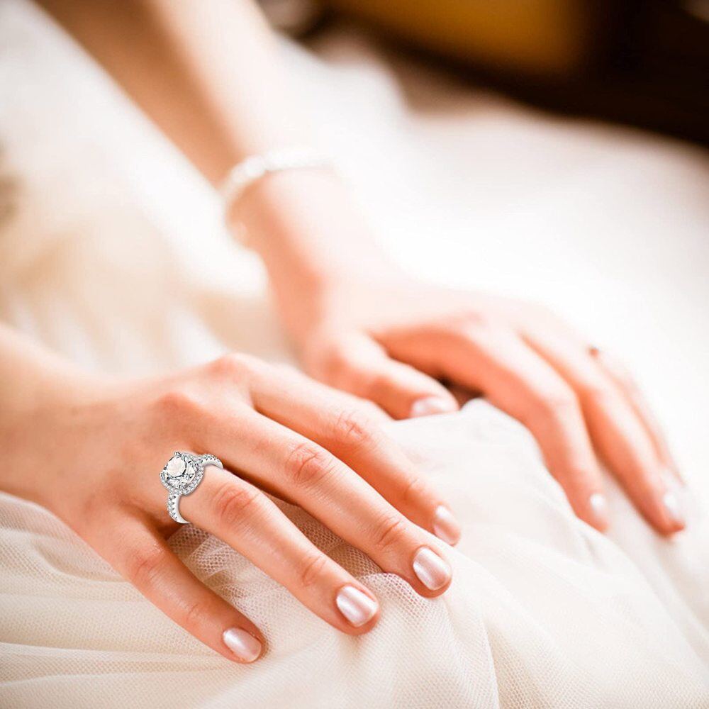 Sterling Silver Round Shaped Moissanite Round Wedding Ring-2
